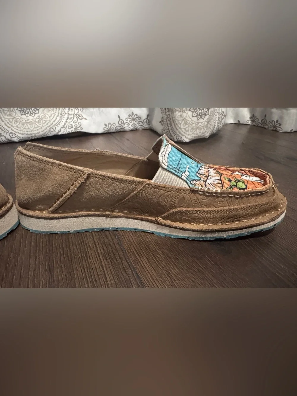 Ariat Cruiser Convertible Loafers -Desert Cacti and Embossed Leather - Like New!